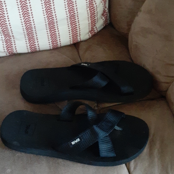 COPY - Teva sandles - Picture 4 of 4